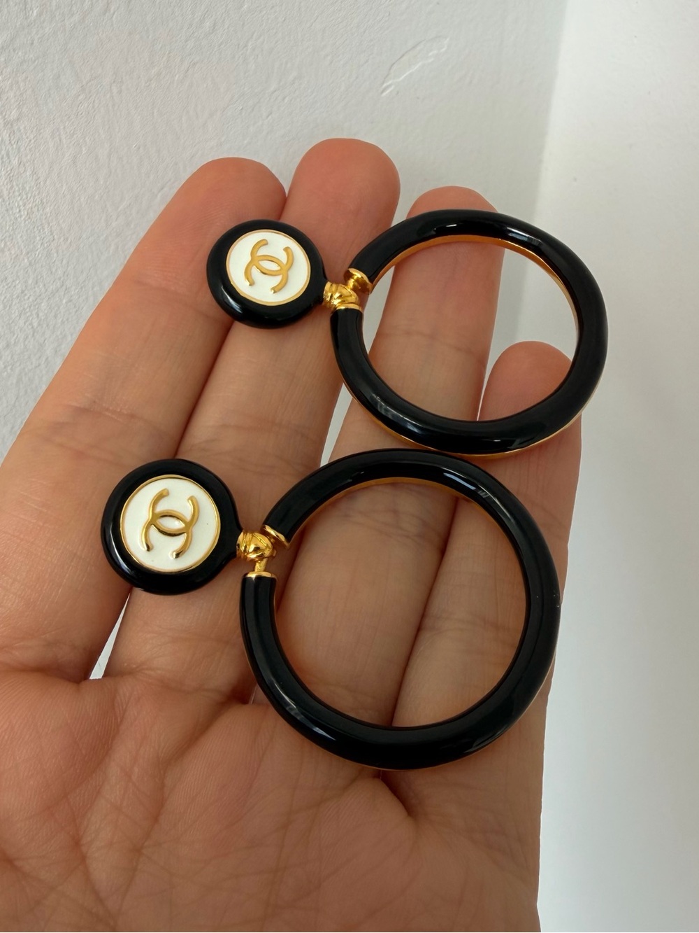 🖤CHANEL Black and White Hoop Earrings with Gold CC Emblem🖤 - Picture 8 of 11